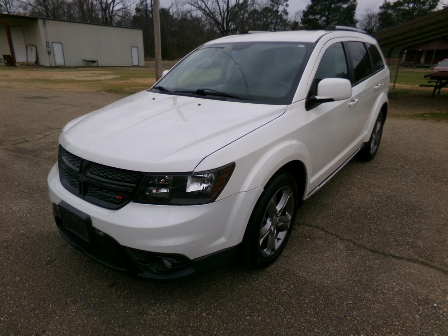 2016 White /Black Dodge Journey Crossroad FWD (3C4PDCGBXGT) with an 2.4L L4 DOHC 16V engine, 4A transmission, located at 401 First NE, Bearden, AR, 71720, (870) 687-3414, 33.726528, -92.611519 - Photo#0